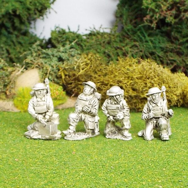 Hotchkiss 25mm Anti Tank Gun Crew (4 figures).