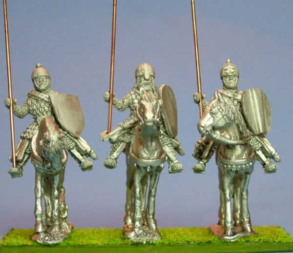 Mounted Knights 1, scale-lamellar, lance upright, standing unbarded horses. Figures are supplied with all weapons and shields as appropriate including metal cast Lances. 