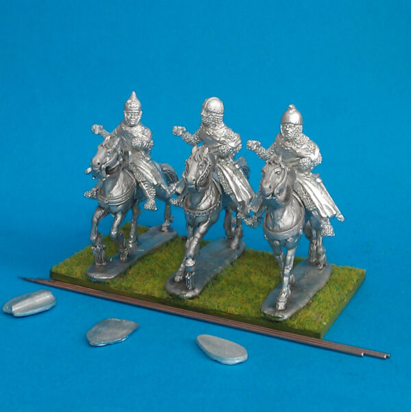 Mounted Knights 1, mail, lance upright, charging unbarded horses. Figures are supplied with all weapons and shields as appropriate including metal cast Lances. 