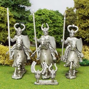 MET02b Mounted Teutonic Knights Lance upright.
