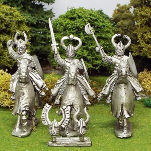 MET06b Mounted Teutonic Knights with Hand Weapons 2.