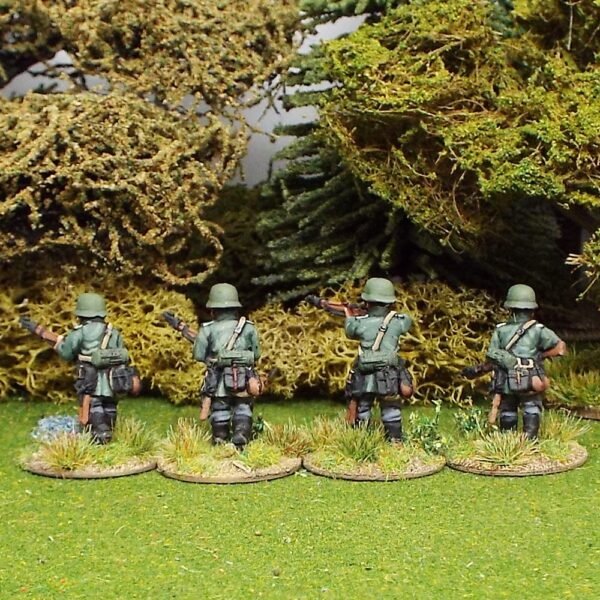 Early War German Riflemen.