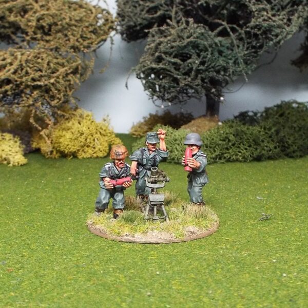 German 80mm Mortar and crew.