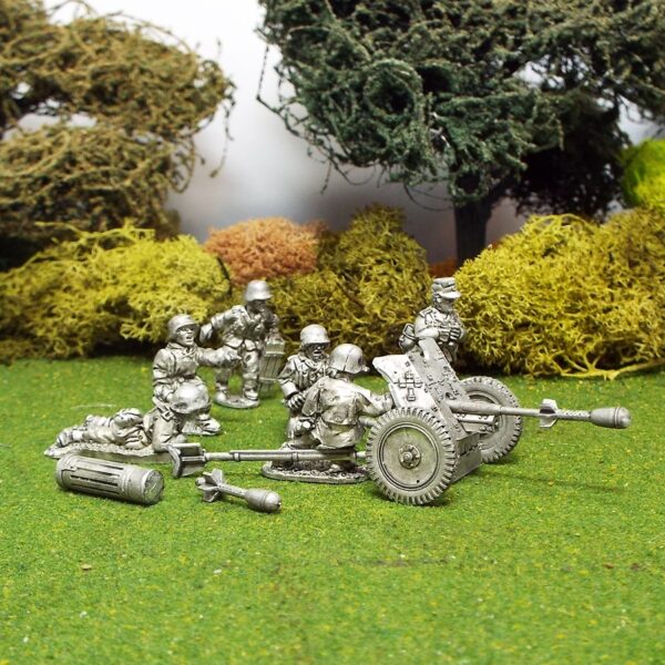 German 1/48 scale Pak36 with Stielgranate (6 Crew)