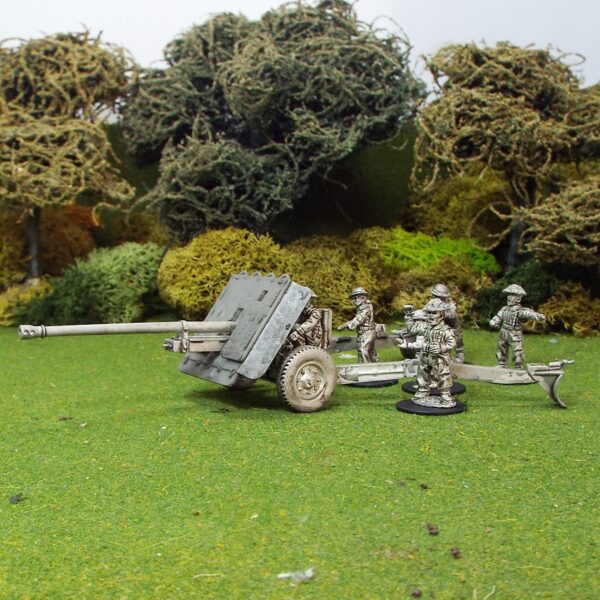 British 1/48 17pdr Anti Tank Gun. With 6 28mm crew.