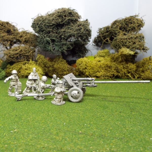 Russian 1/48 scale Zis 2 57mm Anti Tank Gun and 6 Crew.