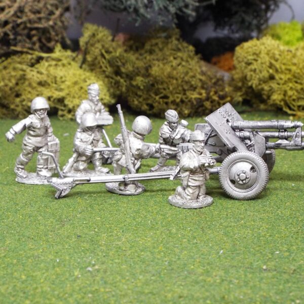 Russian 1/48 scale Zis 2 57mm Anti Tank Gun and 6 Crew.