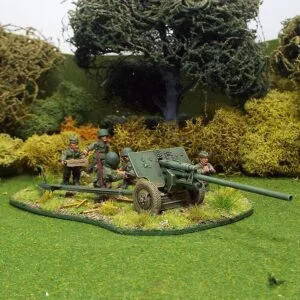 Russian 1/48 scale Zis 2 57mm Anti Tank Gun and 6 Crew.